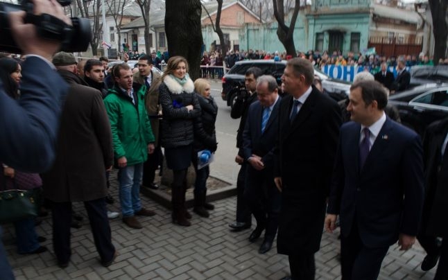Președintele Iohannis a fost primit cu aplauze la Chișinău