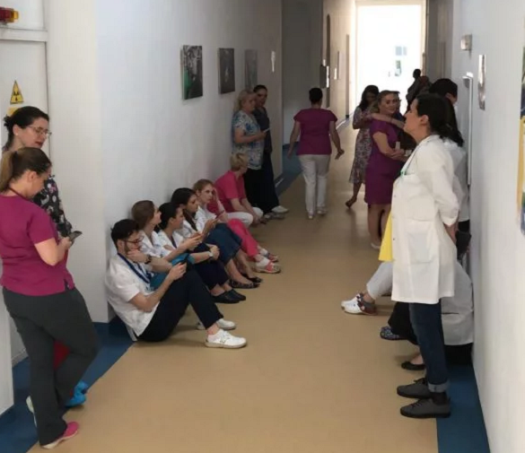 Protestul medicilor și asistentelor de la Spitalul Filantropia față de competența noii conduceri numite de primarul Firea
