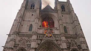 catedrala nantes incendiu